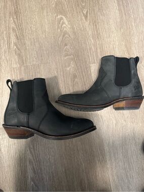 Aurora Round Toe Chelsea Boot - Black